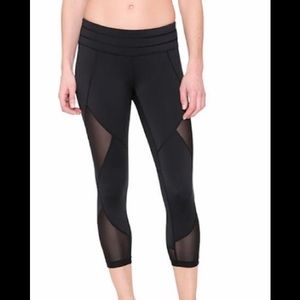 Athleta Mesh Sonar Capris - Size Small
